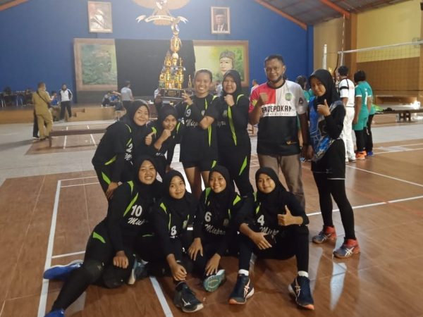 JUARA 1 PUPUS DI KANDANG SENDIRI (TIM BOLA VOLLY PUTRI SMAN 1 TUREN)
